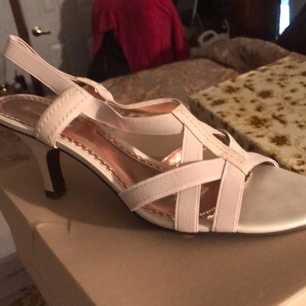 Shoes - Picture 6 of 7